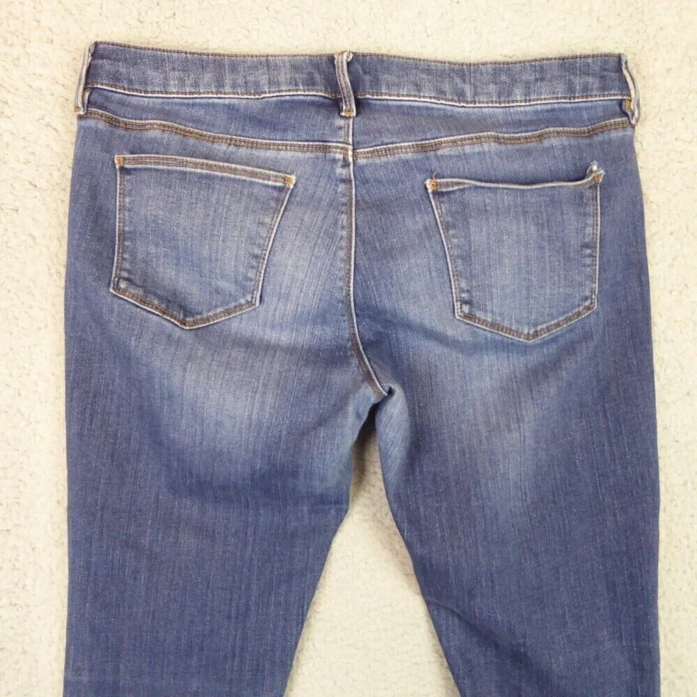 Uniqlo Jeans Womens Size 28 Blue Medium Washed Skinny Straight Mid Rise Raw Hem
